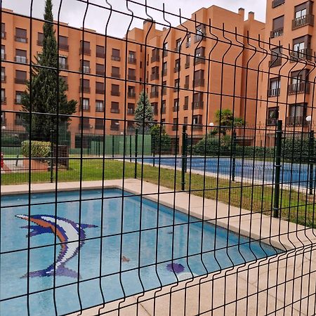 Samaniego, Piscina Y Garaje Junto Civitas Metropolitano Y Aeropuerto Madrid Kültér fotó